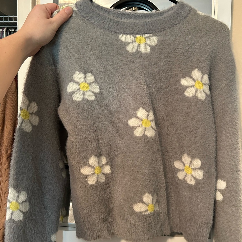 Gray Floral Fuzzy Crewneck Sweater - Daisy Pattern
